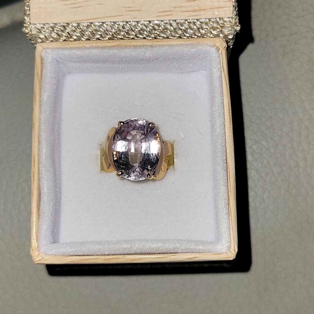 10 carate Natural Kunzite. 14k setting